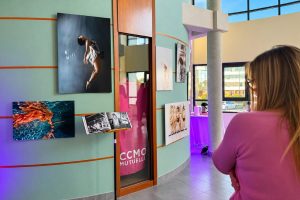 Expo photo au siège CCMO Mutuelle - sensibilisation cancer du sein
